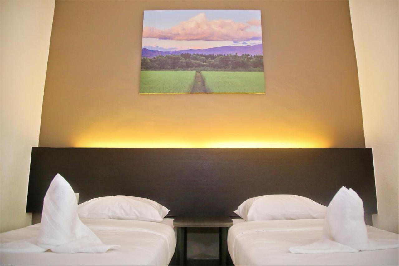 Padi Padi Hotel Kangar Ngoại thất bức ảnh